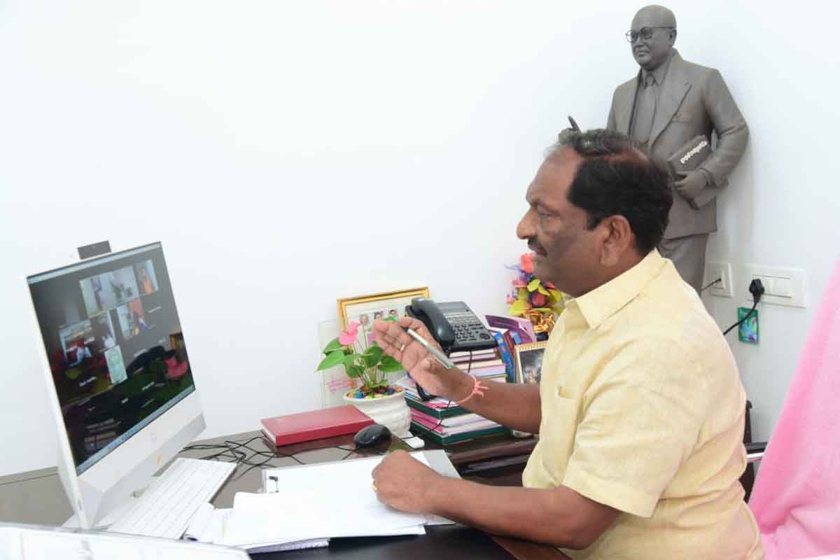 వ్యాక్సినేషన్‌ను వందశాతం పూర్తిచేయాలి