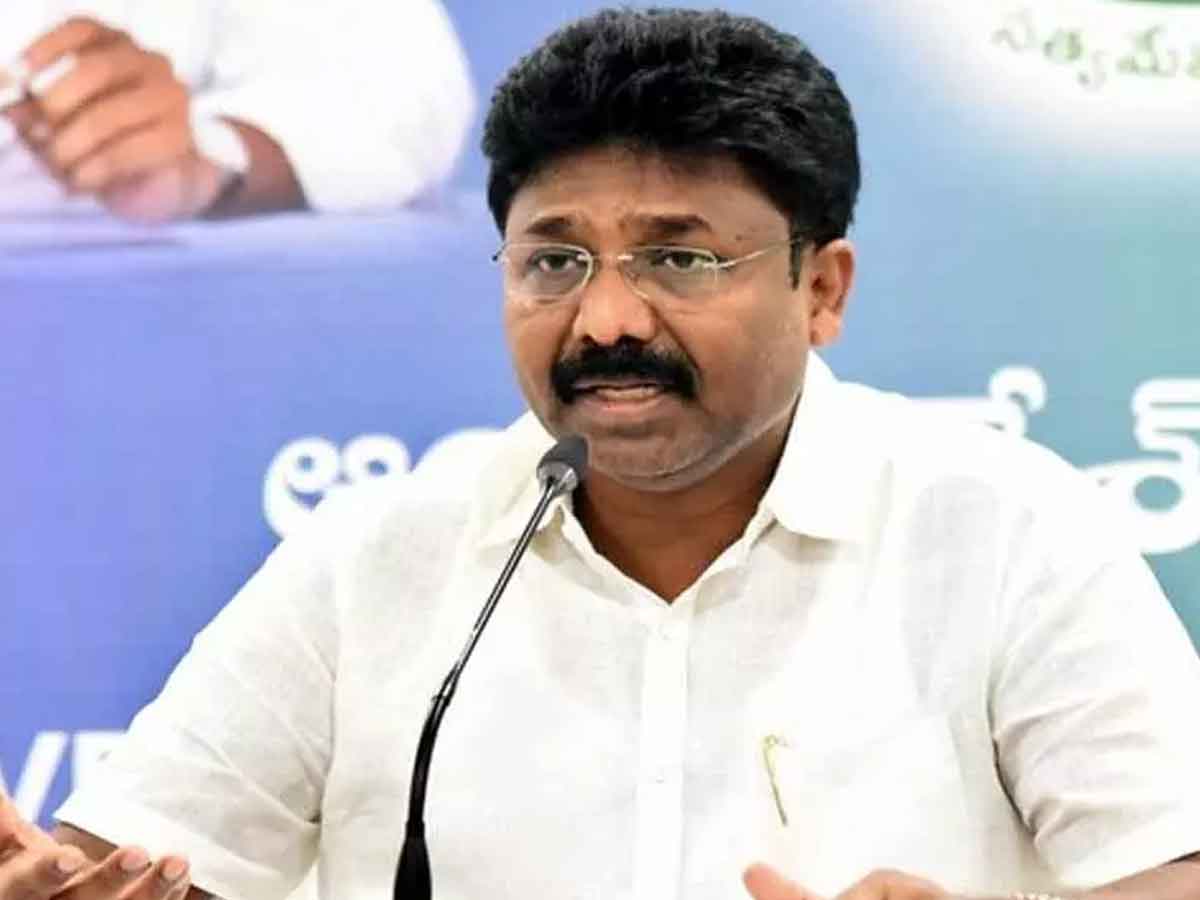 విద్యార్థుల భవిష్యత్‌ కోసం యథావిధిగా పాఠశాలలు : ఏపీ మంత్రి