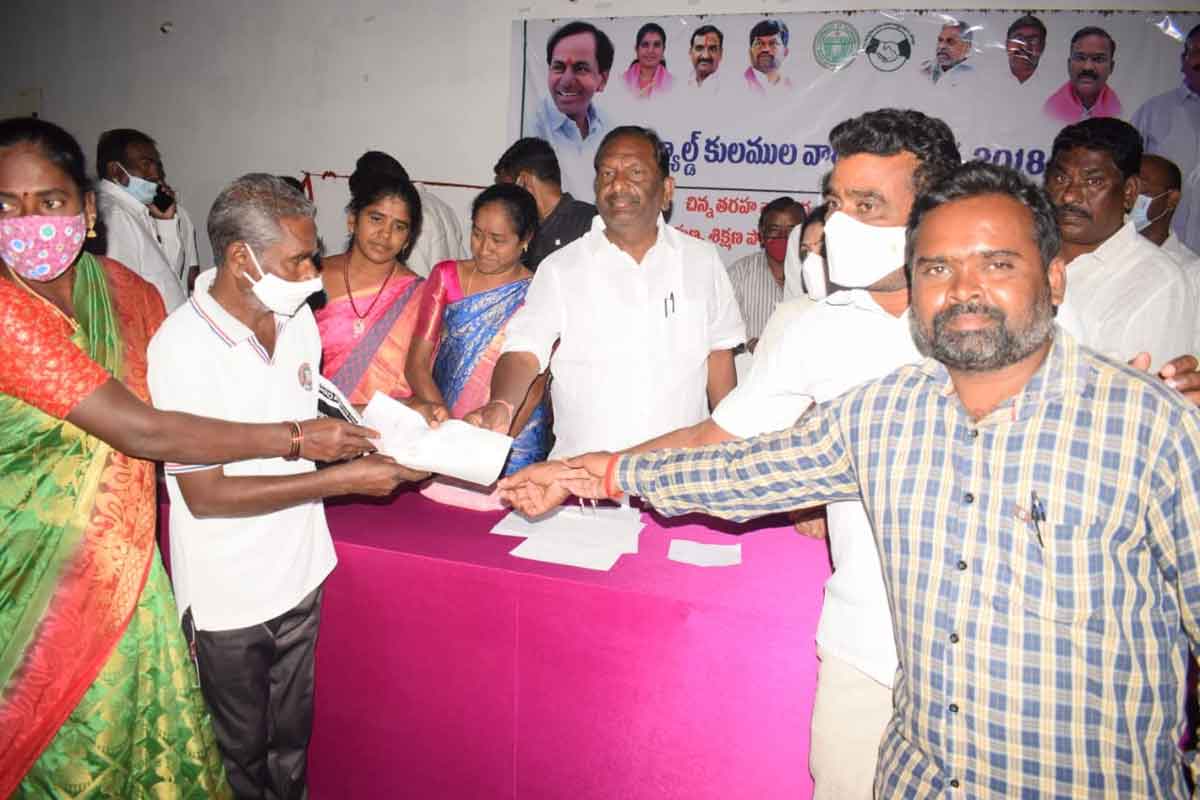 మహిళలు ఆర్థికాభివృద్ధి సాధించాలి