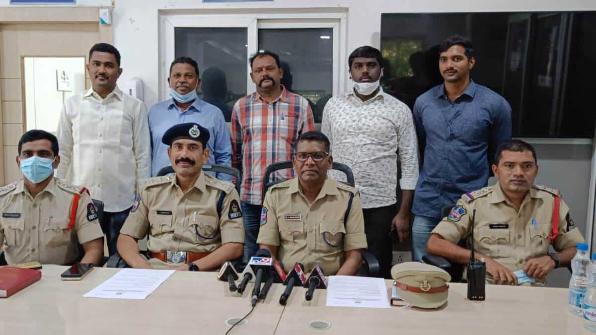 Chain snatching | చైన్‌స్నాచింగ్‌కు పాల్పడిన యువకుడి అరెస్టు