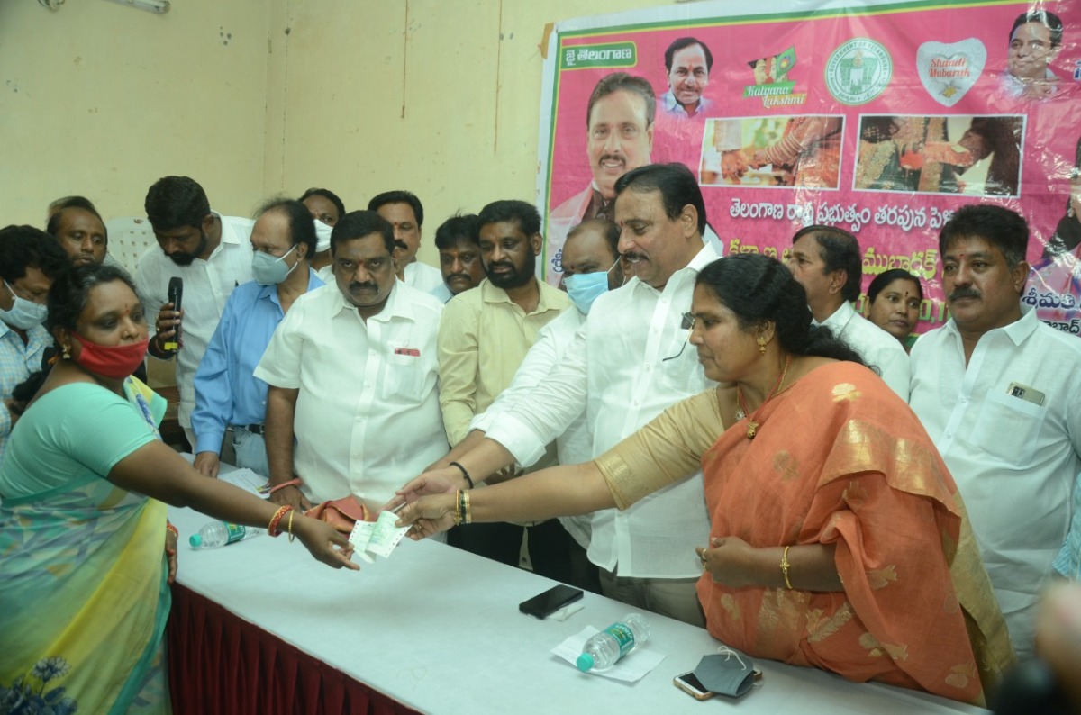 Kalyana lakshmi | తెలంగాణలో అభివృద్ధి గురించి తెలుసుకున్న తర్వాతనే మాట్లాడండి : ఎమ్మెల్యే దానం నాగేందర్‌