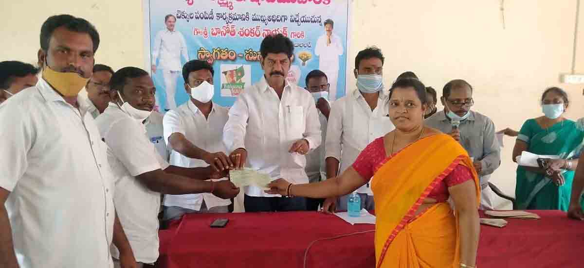 ఆడబిడ్డలకు ప్రభుత్వం అండ : ఎమ్మెల్యే శంకర్‌నాయక్‌