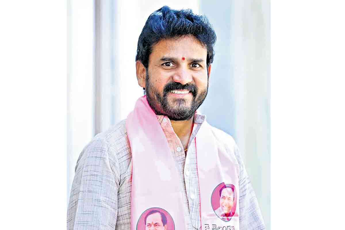 టీఆర్ఎస్ పార్టీ వికారాబాద్ జిల్లా అధ్యక్షుడిగా డాక్టర్ మెతుకు ఆనంద్