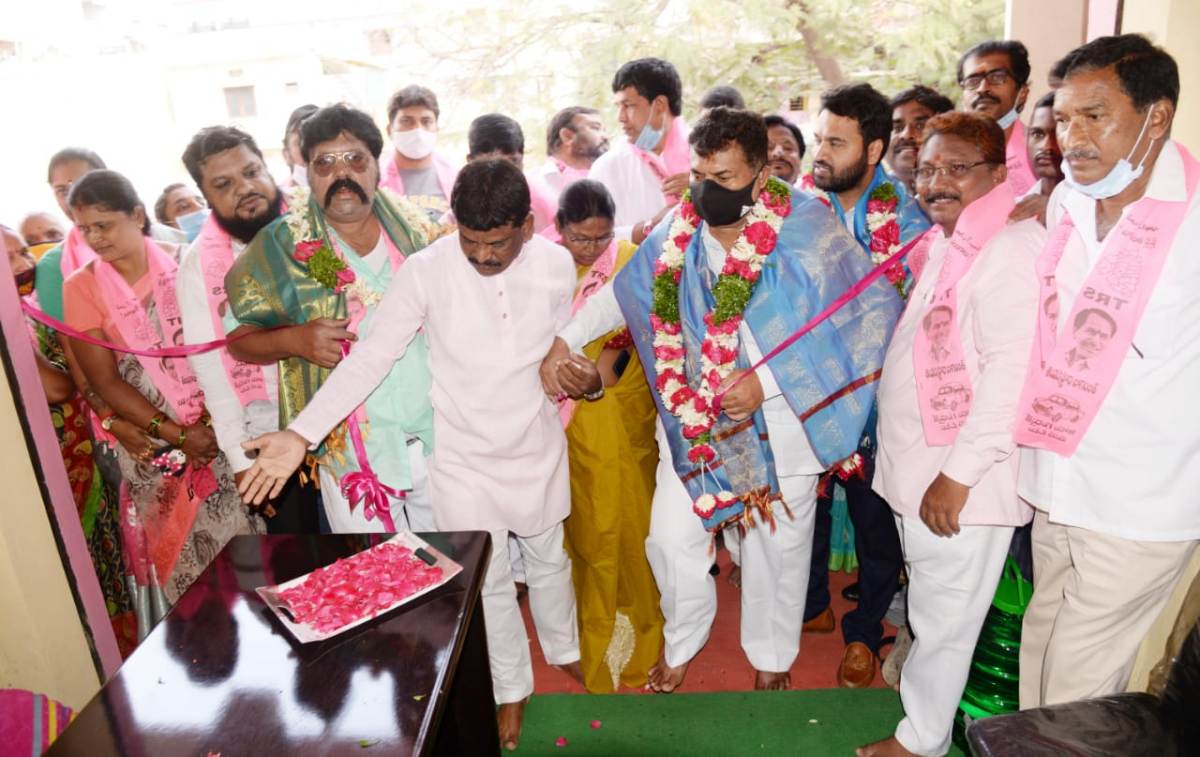 Trs office | రాంనగర్‌ డివిజన్‌లో టీఆర్‌ఎస్ కార్యాలయాన్ని ప్రారంభించిన ఎమ్మెల్యే ముఠా గోపాల్‌
