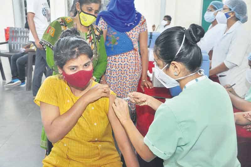 మొదటగా 15 నుంచి 18 ఏండ్లలోపు వారికి వ్యాక్సినేషన్‌