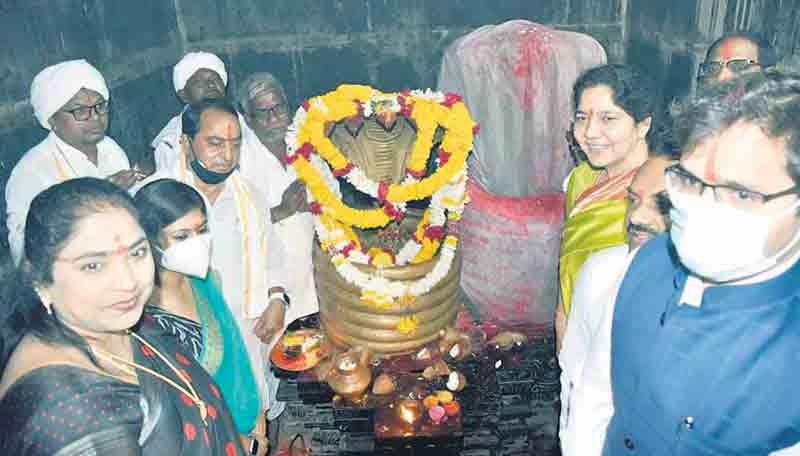 త్వరలో పోడు భూములకు పట్టాలు