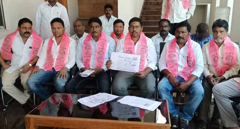 సీసీఐ పునరుద్ధరణకు కేంద్రంపై ఒత్తిడి చేయాలి