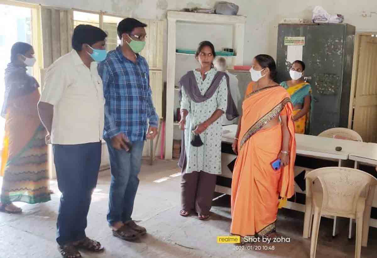 ప్రతి విద్యార్థికి టీకా వేయించాలి