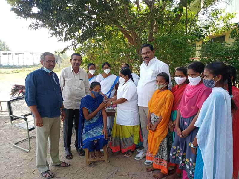 వ్యాక్సిన్‌తోనే కరోనా కట్టడి