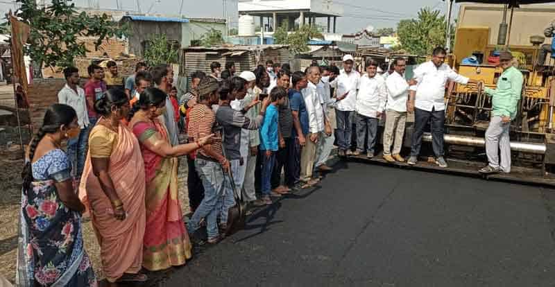 మొక్కల రక్షణకు స్ప్రింక్లర్ల ఏర్పాటు..