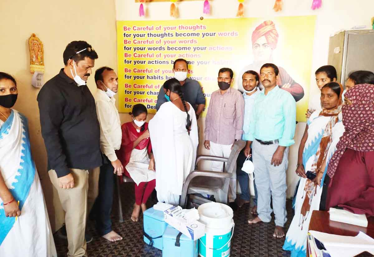 అర్హులైన ప్రతి ఒక్కరూ టీకా వేసుకోవాలి