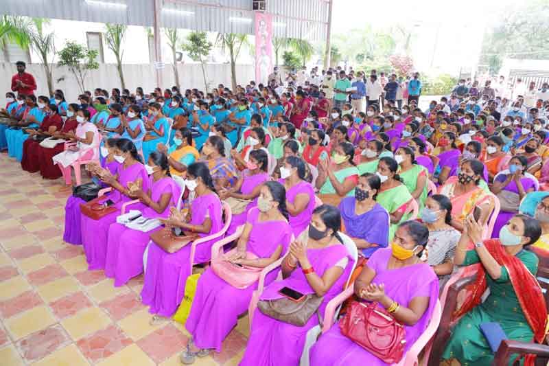 మహిళలు ఆర్థిక ప్రగతి సాధించాలి