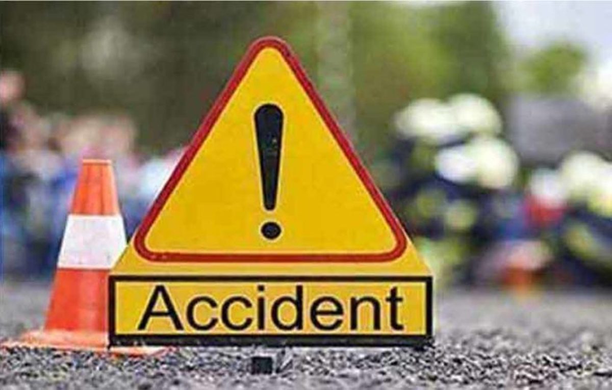 Accident | స్తంభాలతో వెళ్తున్న ట్రాక్టర్‌ బోల్తా.. ఒకరి దుర్మరణం