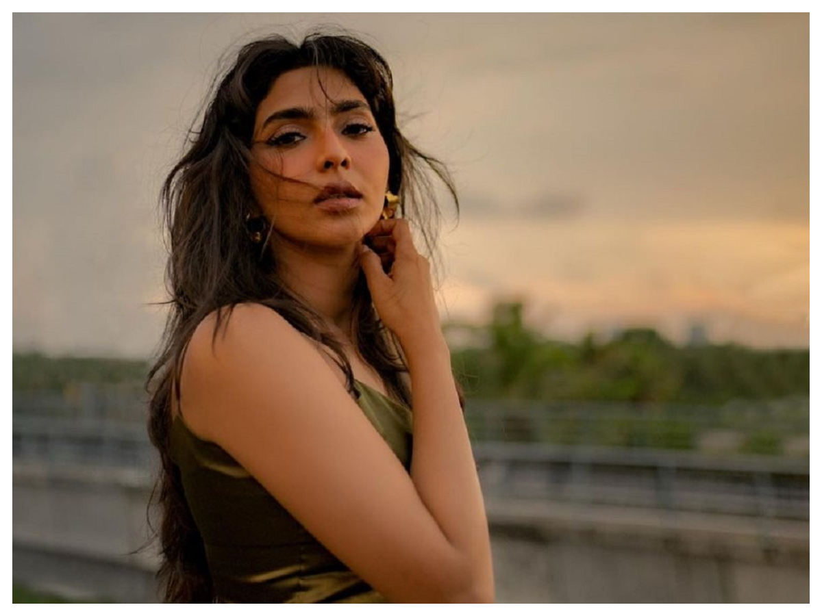 Aishwarya Lekshmi | ఐశ్వర్య లక్ష్మి స్టన్నింగ్ ఫొటో షూట్..