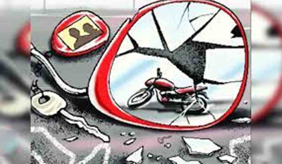 పెద్దఅంబర్‌పేటలో బైక్‌ యూటర్న్‌ తీసుకుంటుండగా..