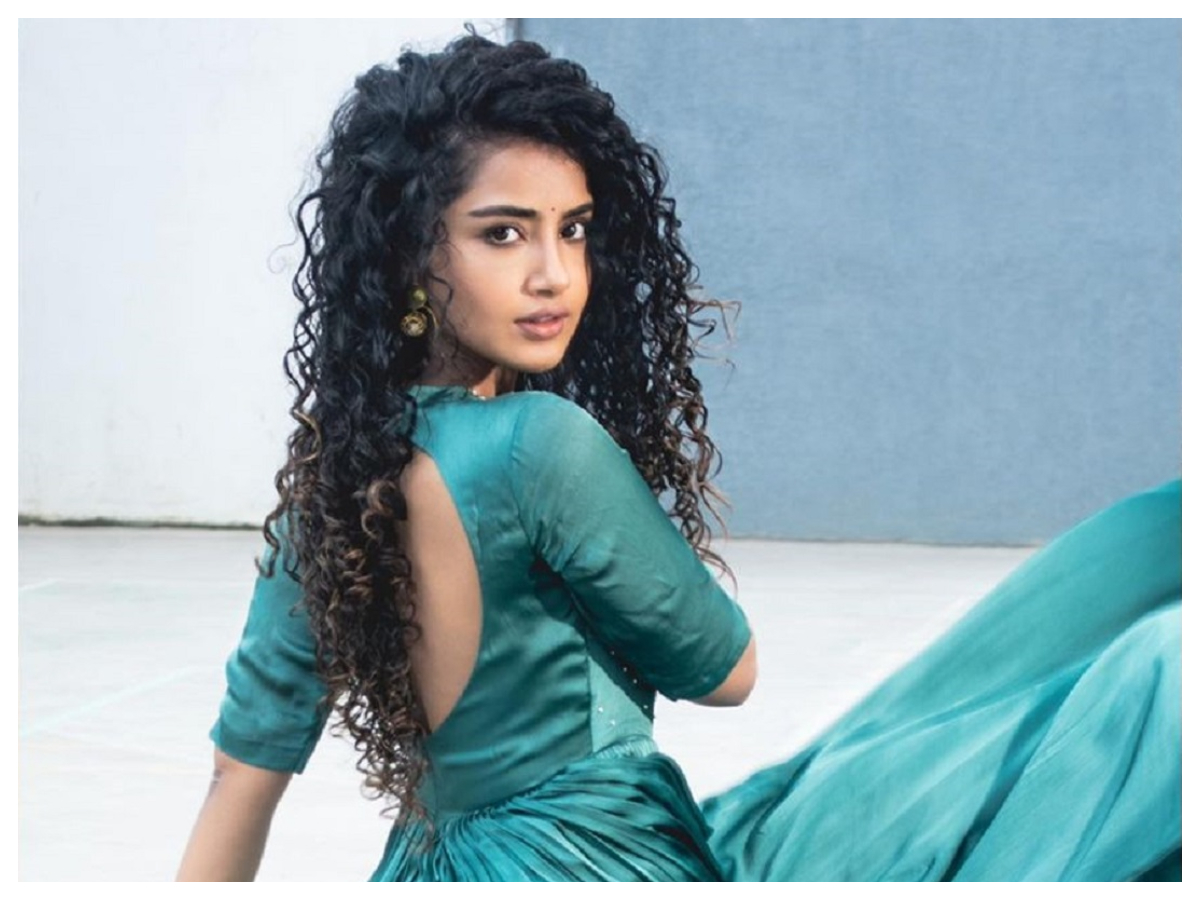 Anupama Parameswaran | కుర్రకారు మ‌తి పోగొడుతున్న అనుపమ పరమేశ్వరన్..