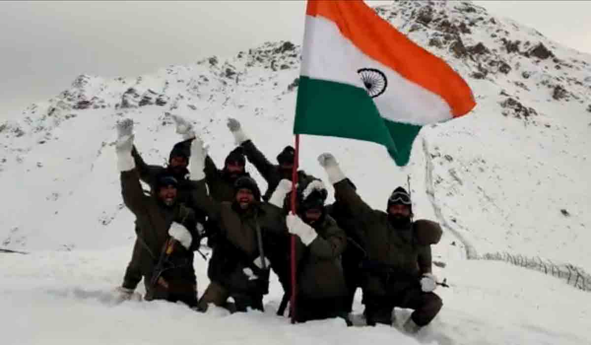 Army greets people: దేశ ప్ర‌జ‌ల‌కు వినూత్నంగా న్యూఇయ‌ర్ విషెష్ చెప్పిన‌ ఆర్మీ బృందం.. వీడియో