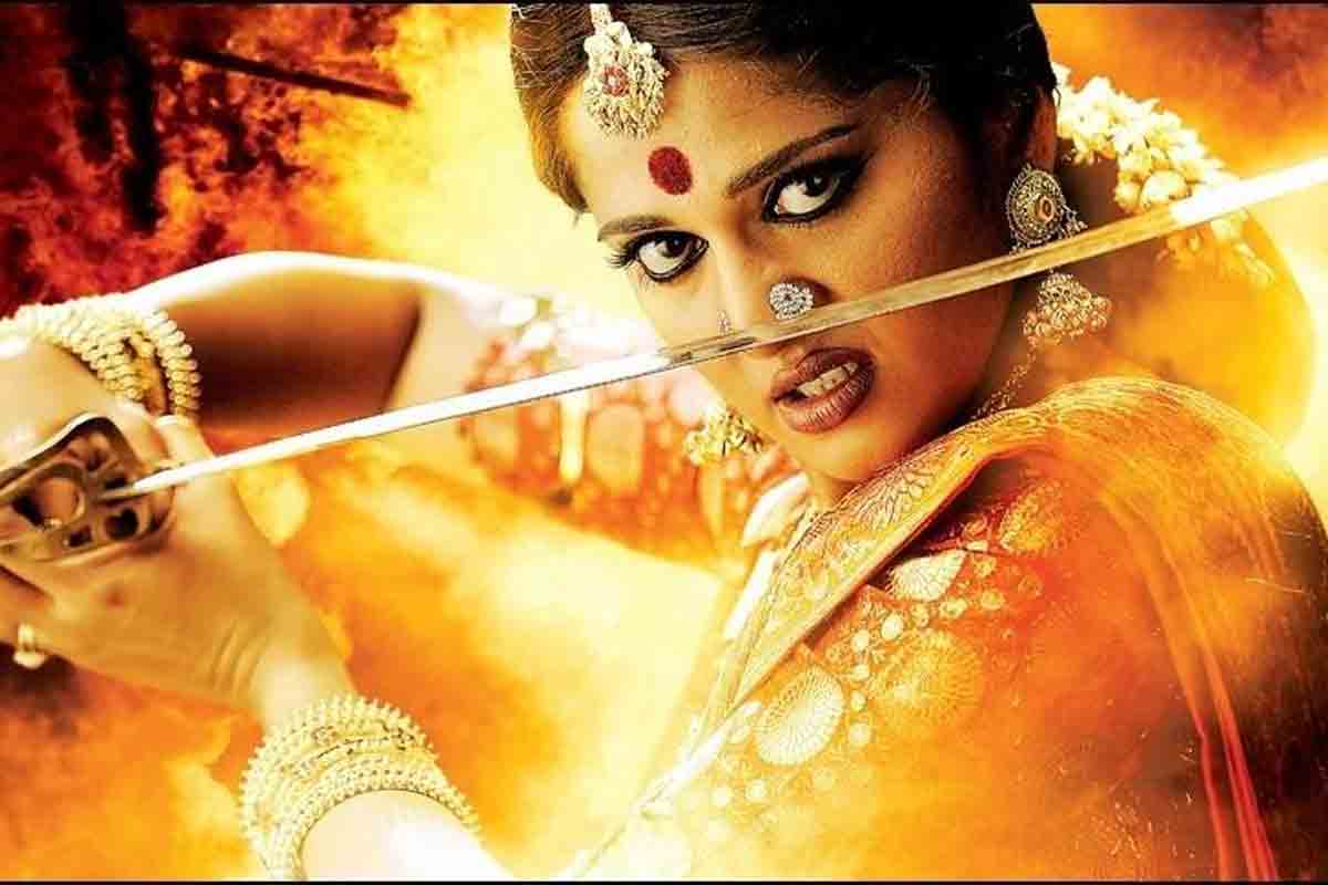 అరుంధతి సినిమాను రిజెక్ట్ చేసిన హీరోయిన్స్ ఎవరో తెలుసా..?