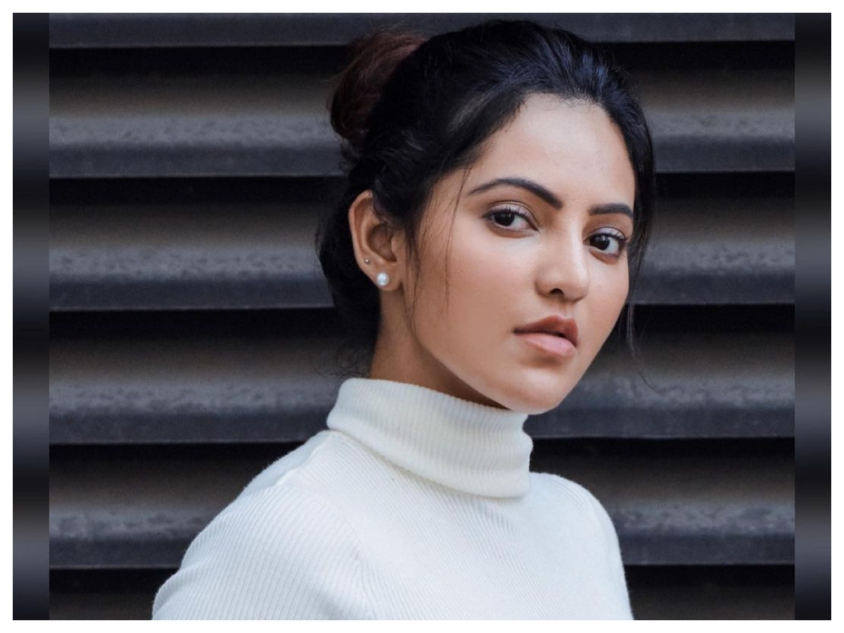 Athulyaa Ravi | వైట్ కలర్ డ్రెస్‌లో అతుల్య రవి అందాలు..