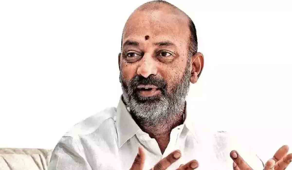 బండి సంజ‌య్‌ను క‌రీంన‌గ‌ర్ కోర్టులో హాజ‌రుప‌రిచిన పోలీసులు