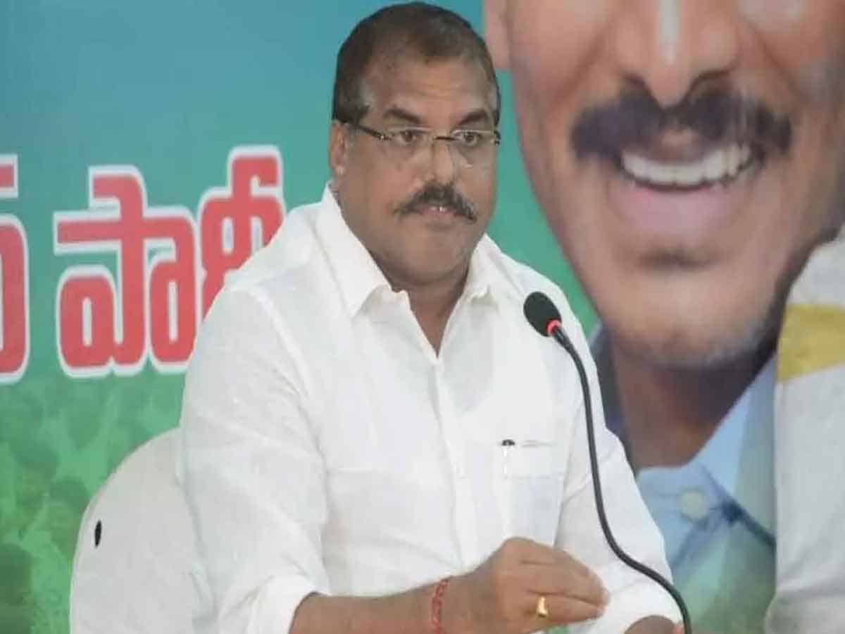 చంద్రబాబు ఊహాగానాలకు సమాధానం ఎలా చెప్తా: మంత్రి బొత్స