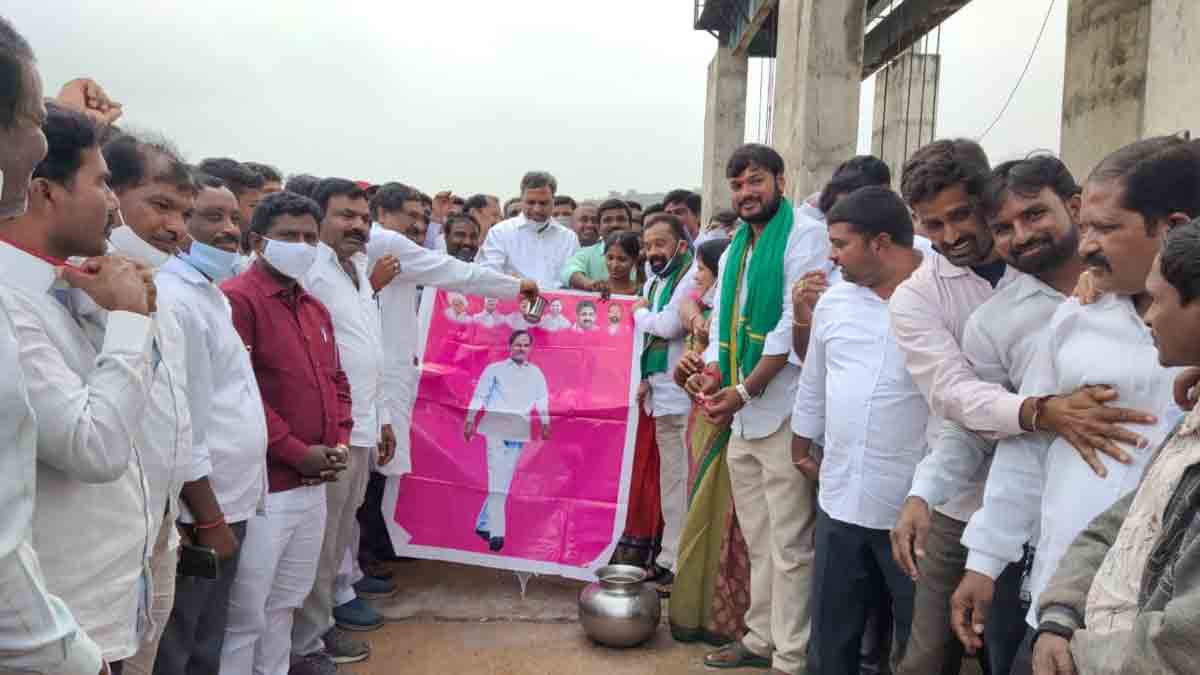 104.92 కోట్లతో మినీ లిఫ్ట్లు