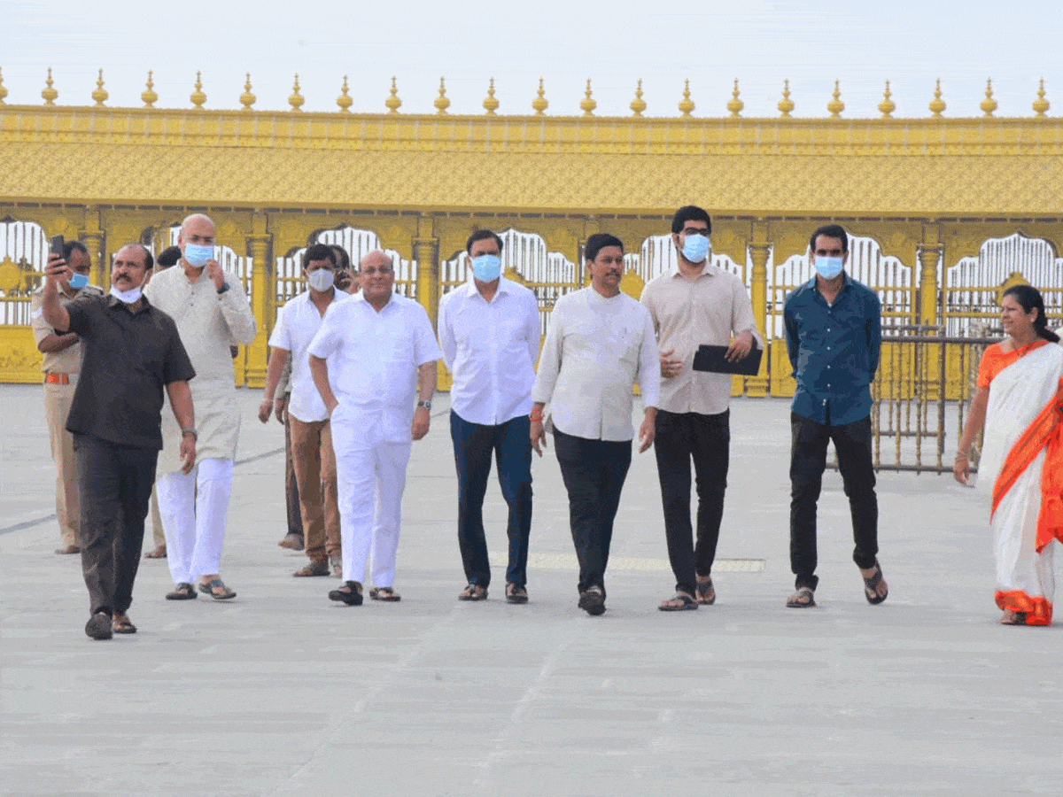 విమాన గోపురం స్వర్ణతాపడానికి నమస్తే తెలంగాణ సీఎండీ దీవకొండ దామోదర్ రావు రూ.50 లక్షలు విరాళం