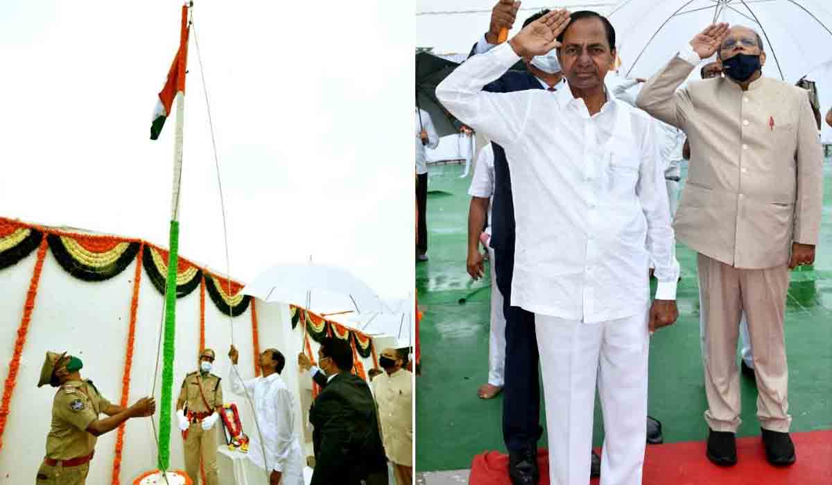 ప్రగతి భవన్‌లో జాతీయ పతాకాన్ని ఆవిష్కరించిన సీఎం కేసీఆర్‌