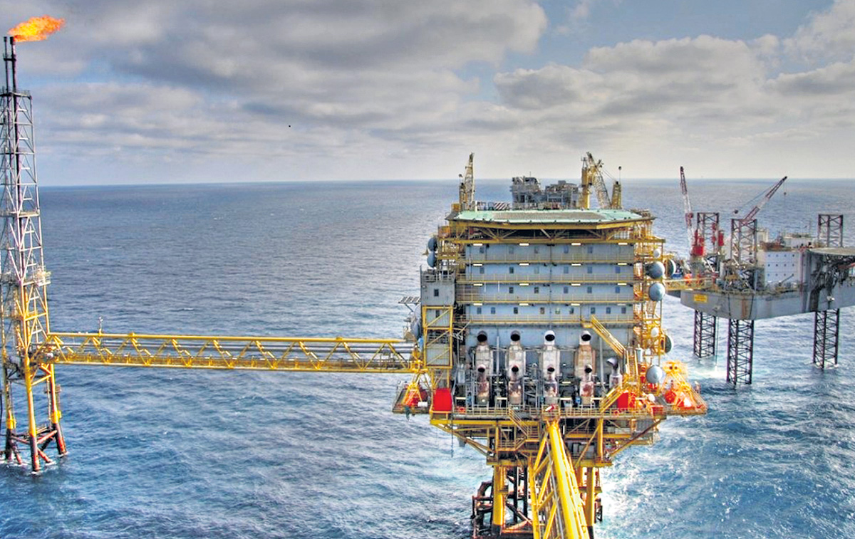 కోరలుచాస్తున్న క్రూడ్‌