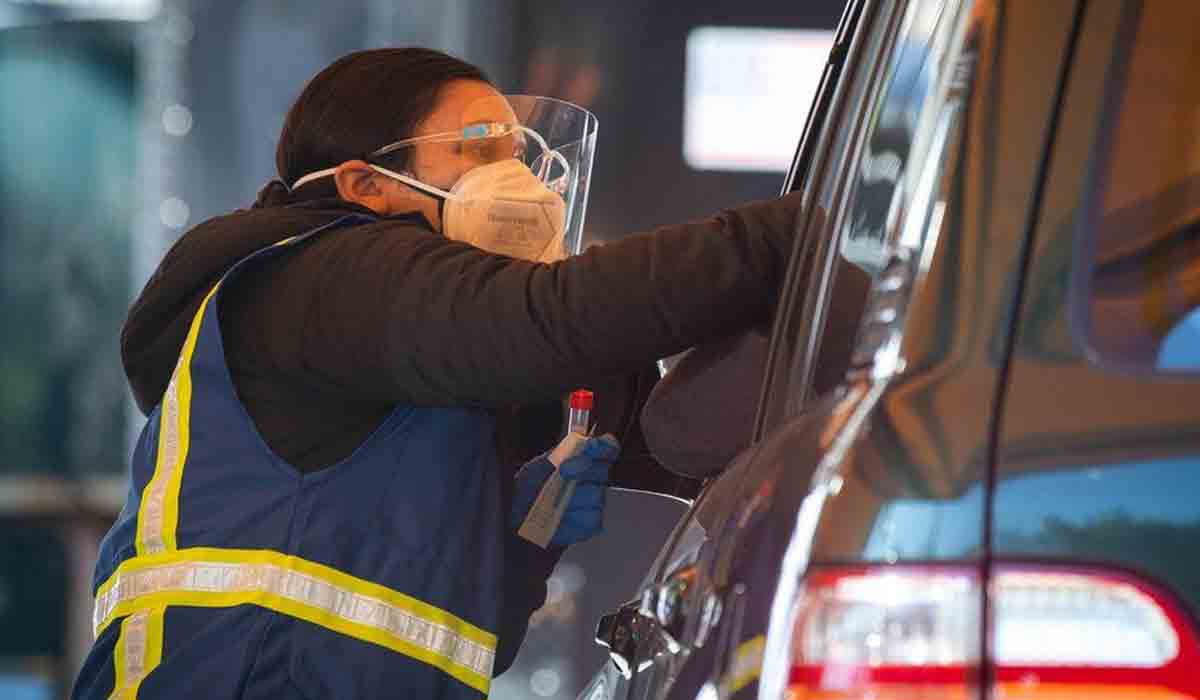 Mother | కొడుకుని కారు డిక్కీలో పెట్టిన తల్లి.. ఎందుకని పోలీసులు అడిగితే..