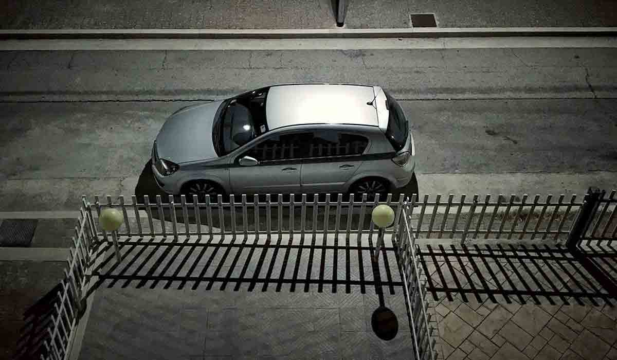 Crime News | పబ్ ముందు నుంచి కదలని కారు.. లోపల చూసి షాకైన యువకులు!