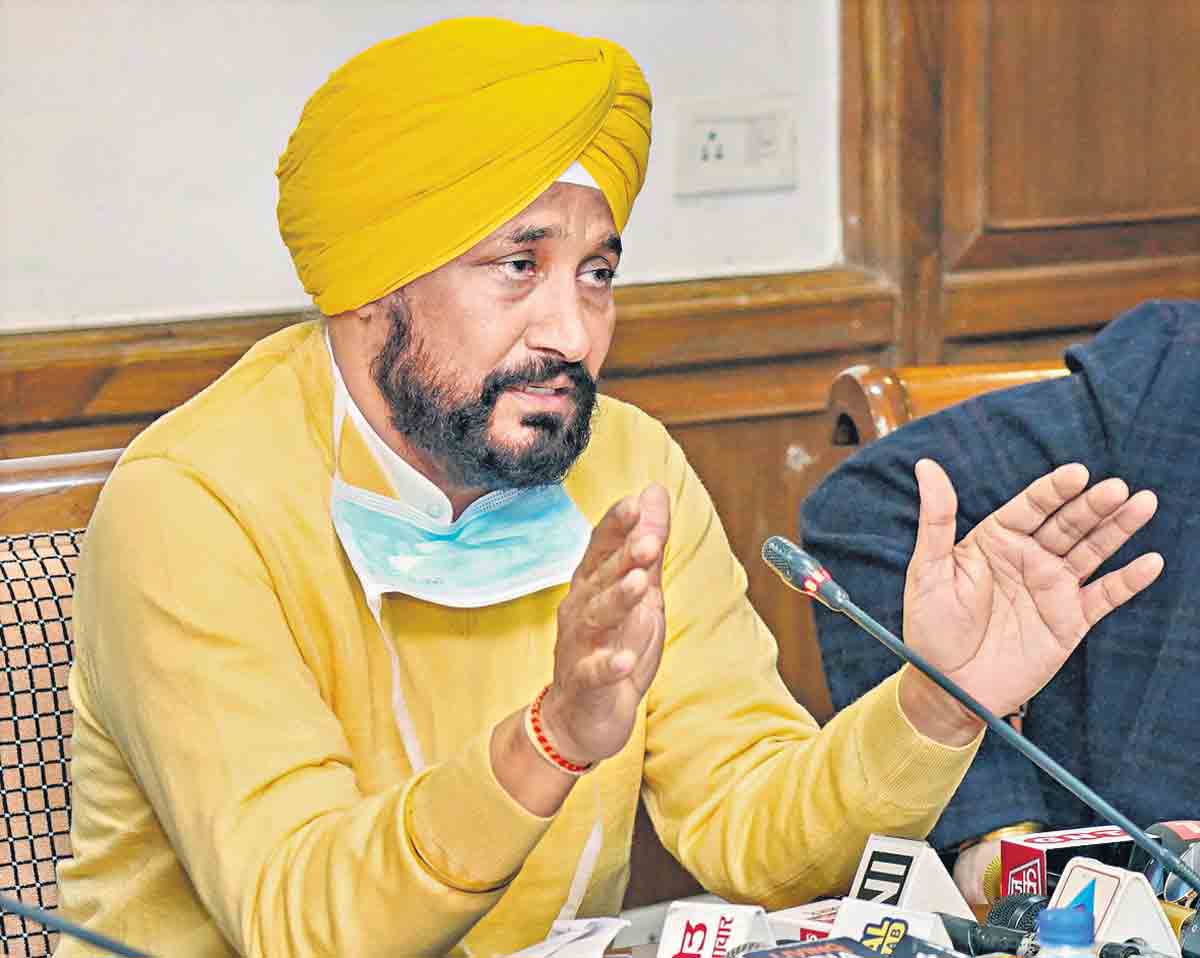 70 వేల కుర్చీలేసారు.. 700 కూడా నిండలేదు