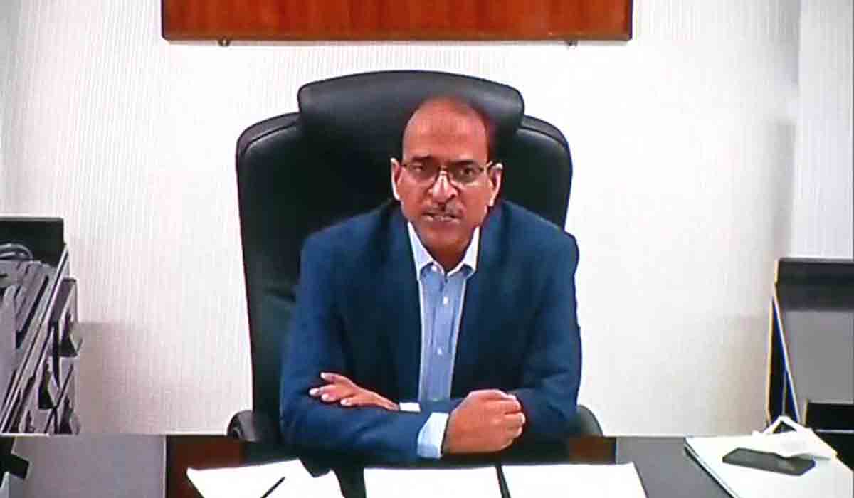 Covid restrictions: రేప‌టి నుంచి విద్యాసంస్థ‌లు, షాపులు అన్నీ బంద్‌..!