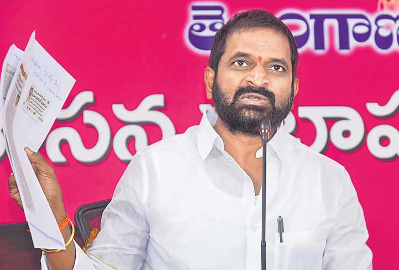 రాజకీయంగా ఎదుర్కోలేకే ఆరోపణలు