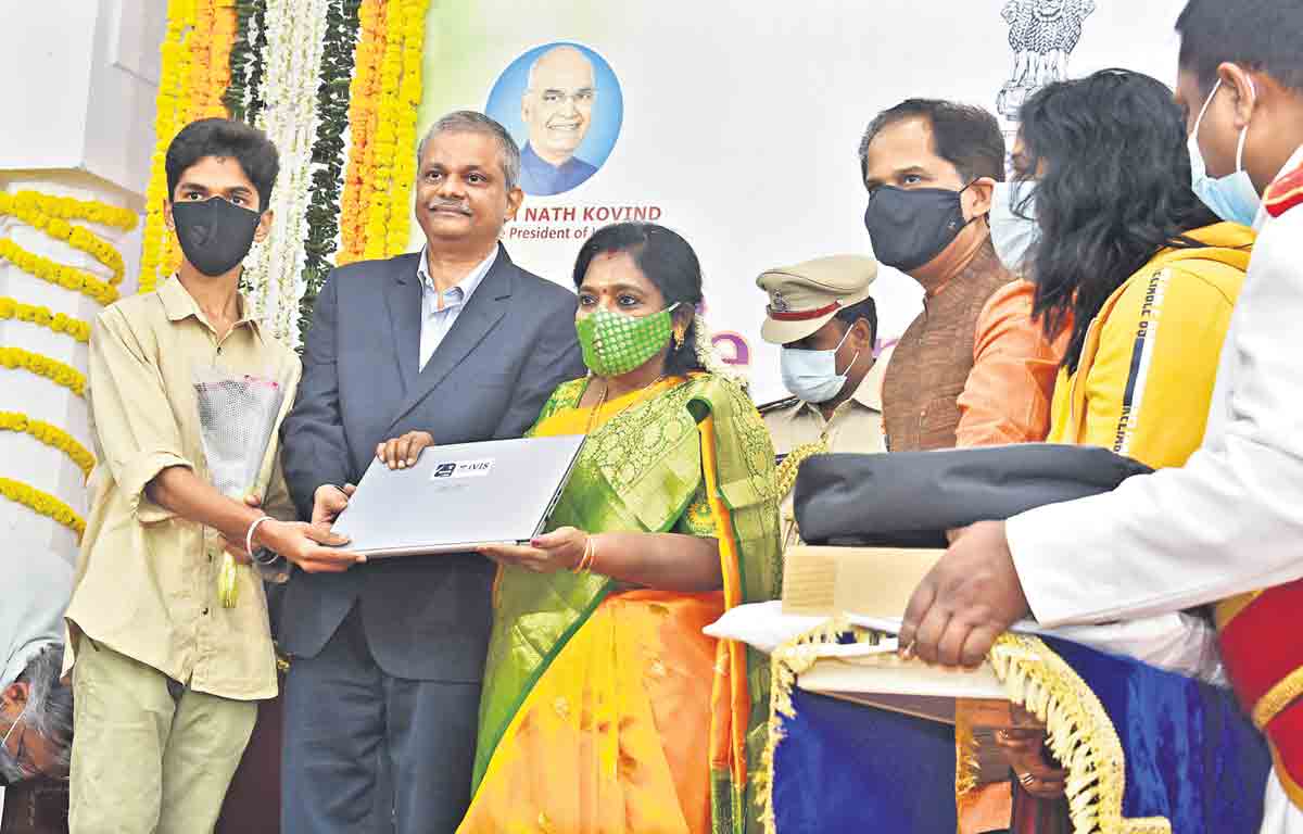 కరోనా కట్టడిలో ప్రభుత్వ కృషి భేష్‌