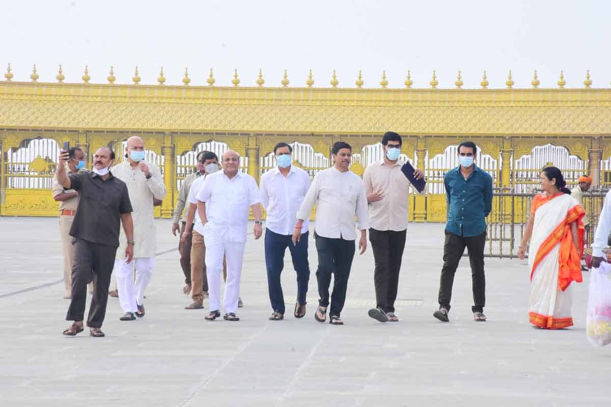 స్వర్ణతాపడానికి 3.06 కోట్లు