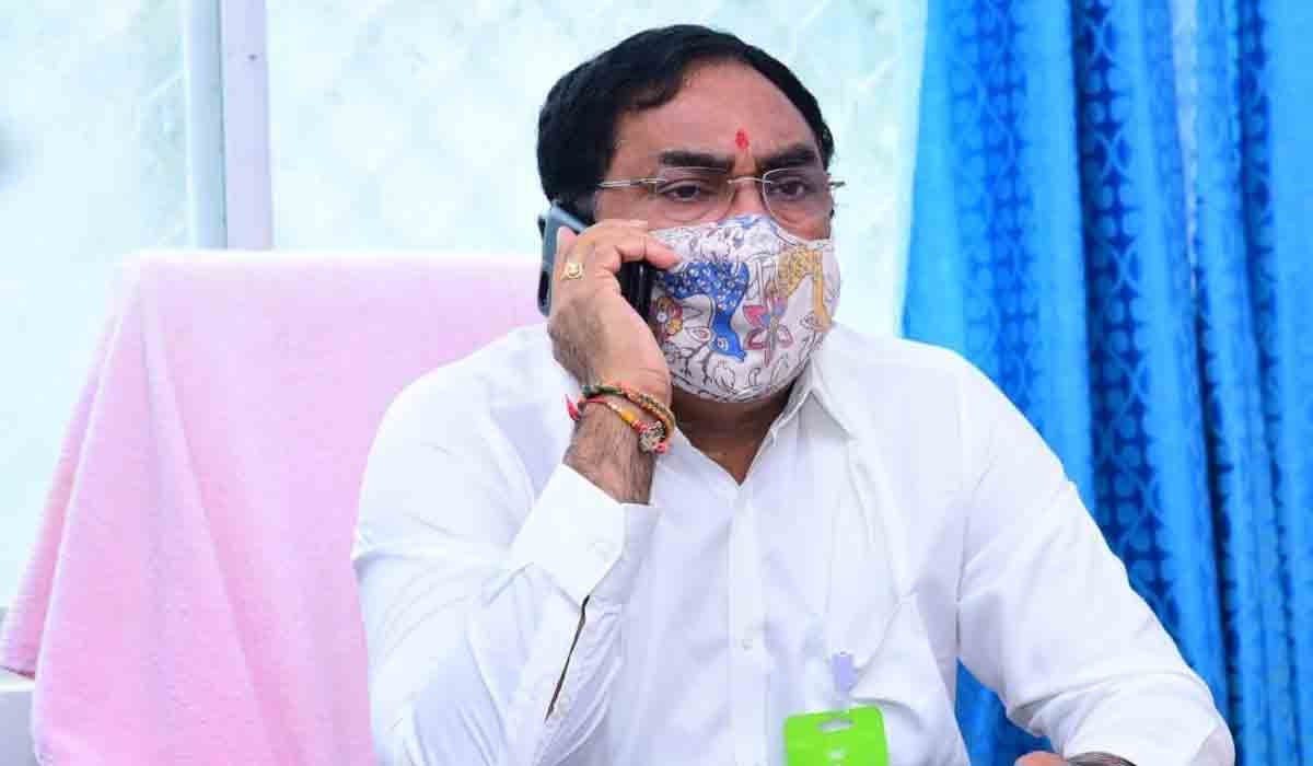 గడువు నాటికి పూర్తిచేయండి.. వైద్యారోగ్య శాఖ పనులపై అధికారులకు మంత్రి ఎర్రబెల్లి ఆదేశం