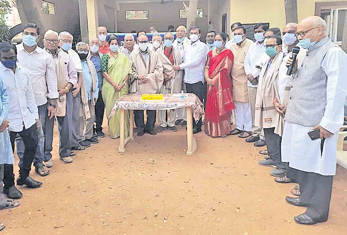 ఎక్సైజ్‌ కాలనీని ఆదర్శ ంగా తీర్చిదిద్దుతా