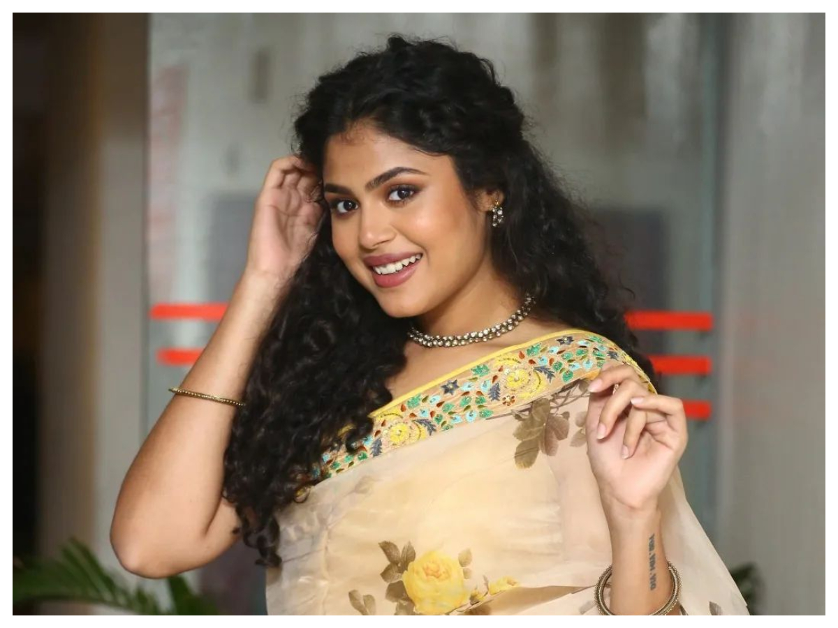 Faria Abdullah | చీరకట్టులో అదిరిపోయిన చిట్టి చిత్రాలు..
