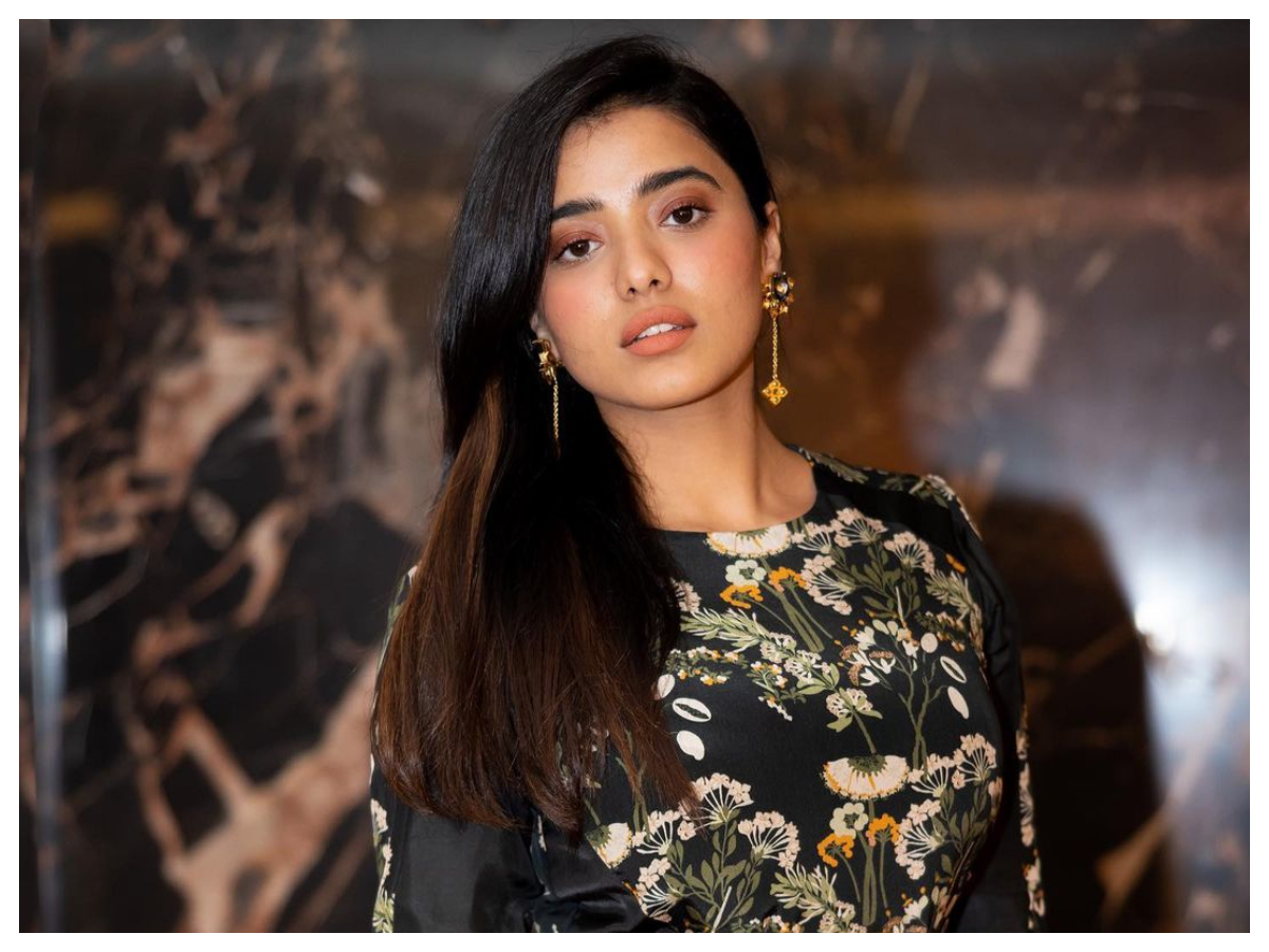 Ketika Sharma | కేతిక శ‌ర్మ‌ లేటెస్ట్ ఫొటో షూట్.. నెటిజన్లు ఫిదా