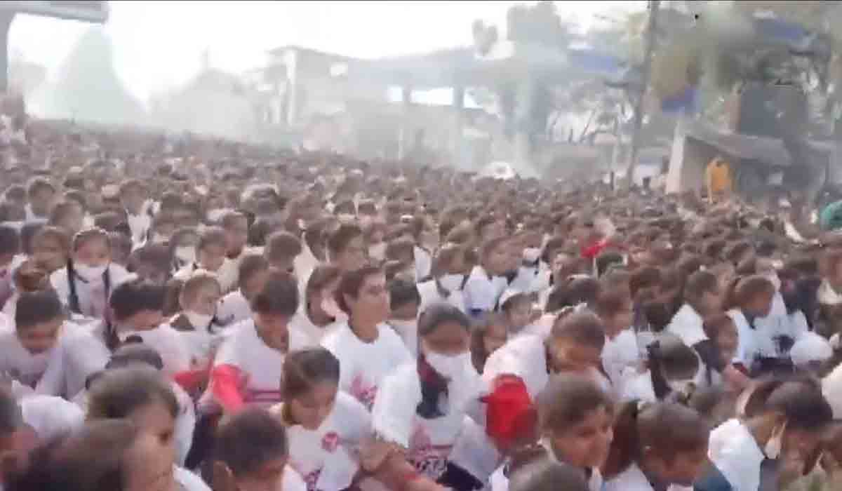 బాలిక‌లతో భారీ మార‌థాన్‌.. ఒక్కసారిగా తోపులాట‌.. చివ‌రికి ఏమైందంటే.. వీడియో