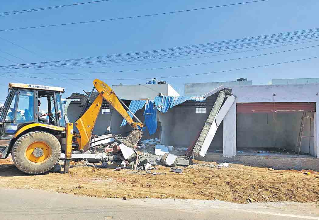 అక్రమ నిర్మాణదారుల్లో హెచ్‌ఎండీఏ దడ