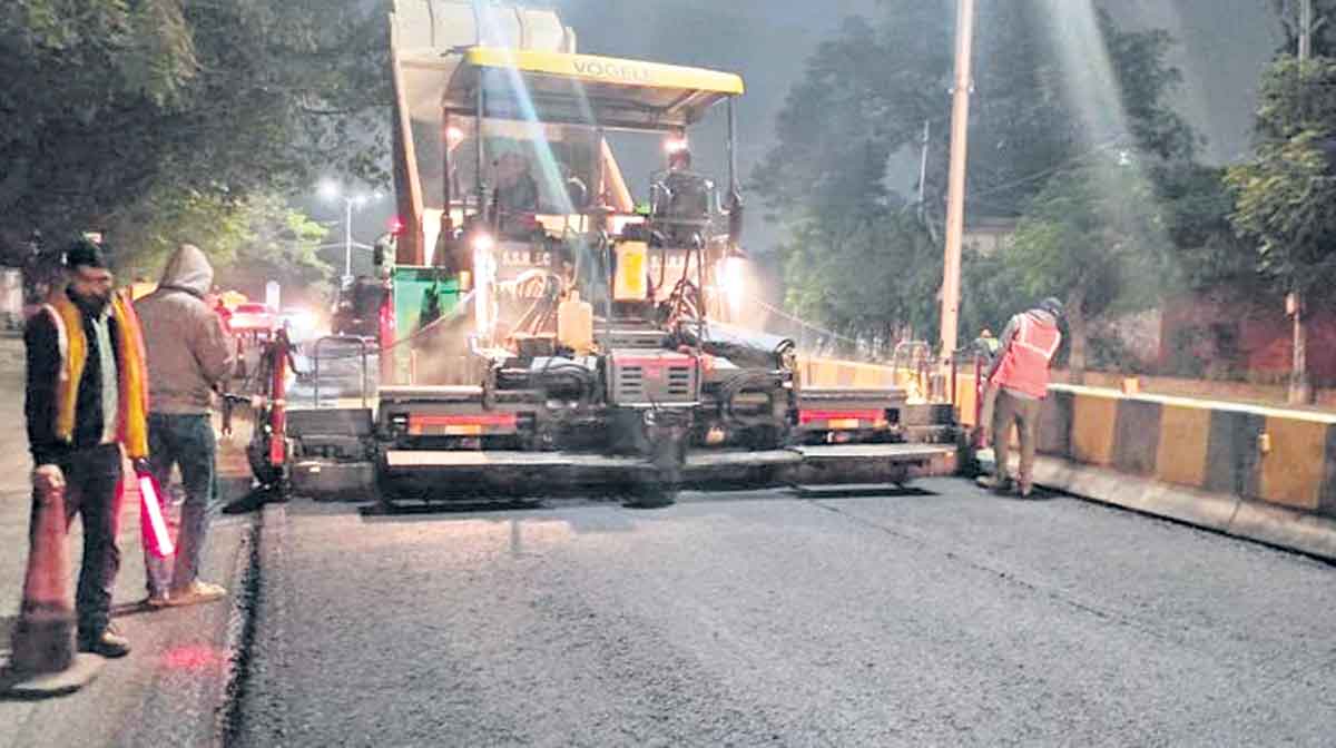 చకచకా.. రహదారుల నిర్మాణ పనులు