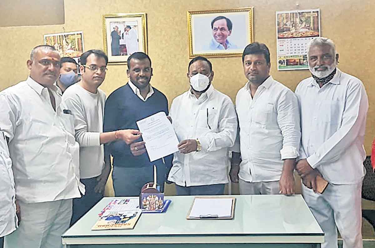 పేదలను ఆదుకుంటున్నసీఎం రిలీఫ్‌ఫండ్‌