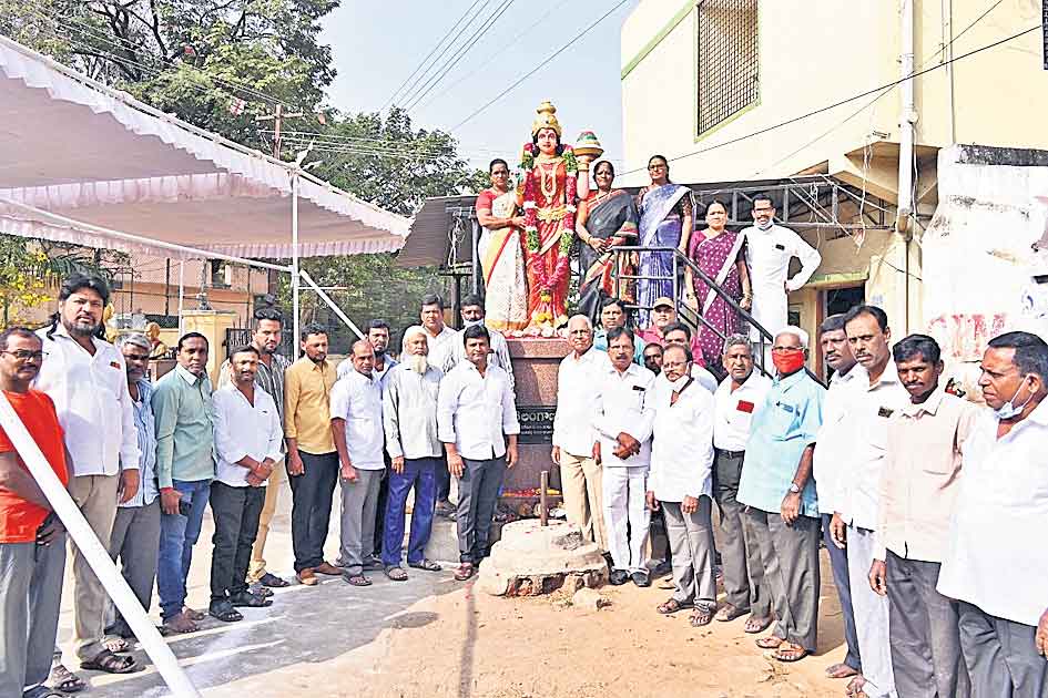 ఘనంగా తెలంగాణ తల్లి విగ్రహ వార్షికోత్సవం