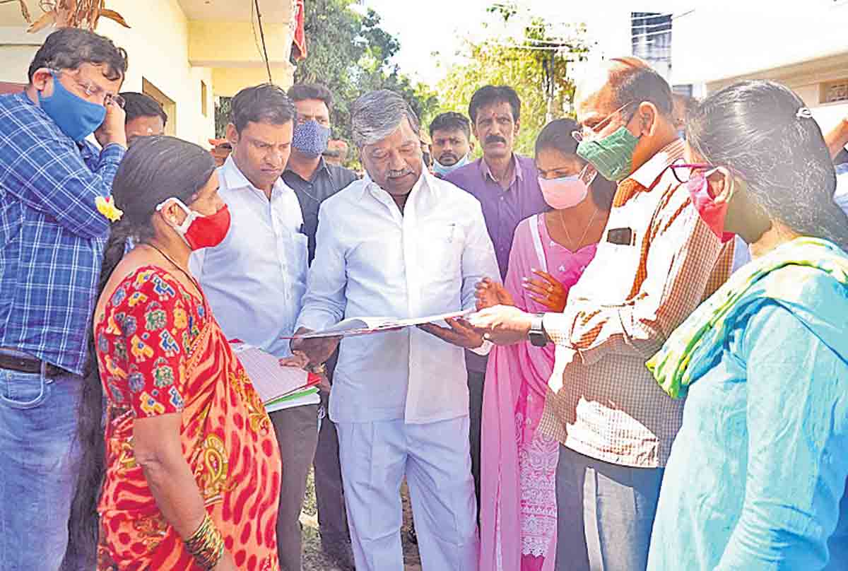 విస్తృతంగా ఇంటింటికీ జ్వర సర్వే