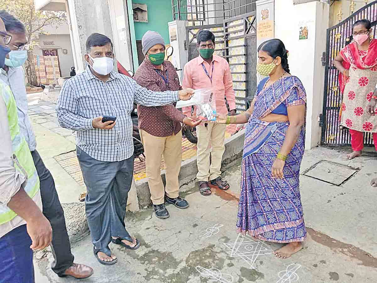 కరోనా కట్టడికి కదిలిన యంత్రాంగం