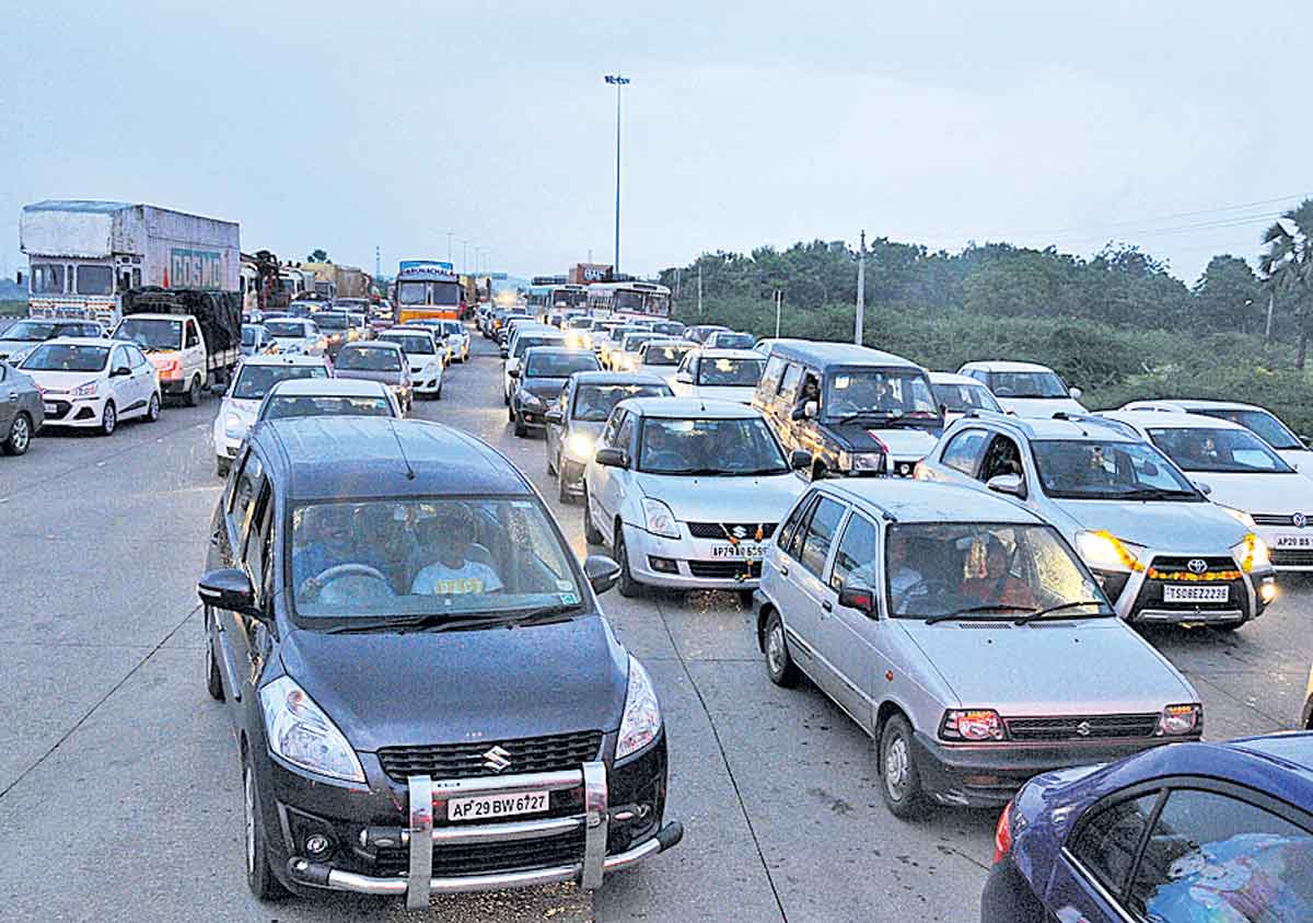 వైట్‌ ప్లేట్‌ ట్యాక్సీవాలా