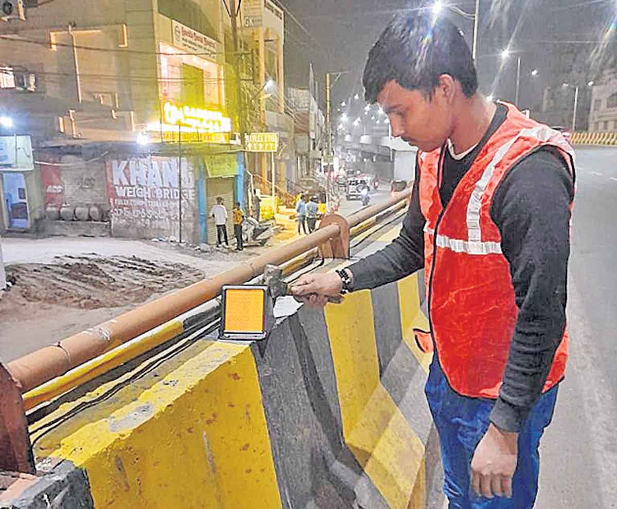 భద్రతలో భాగంగా..మార్కర్‌ ఏర్పాటు