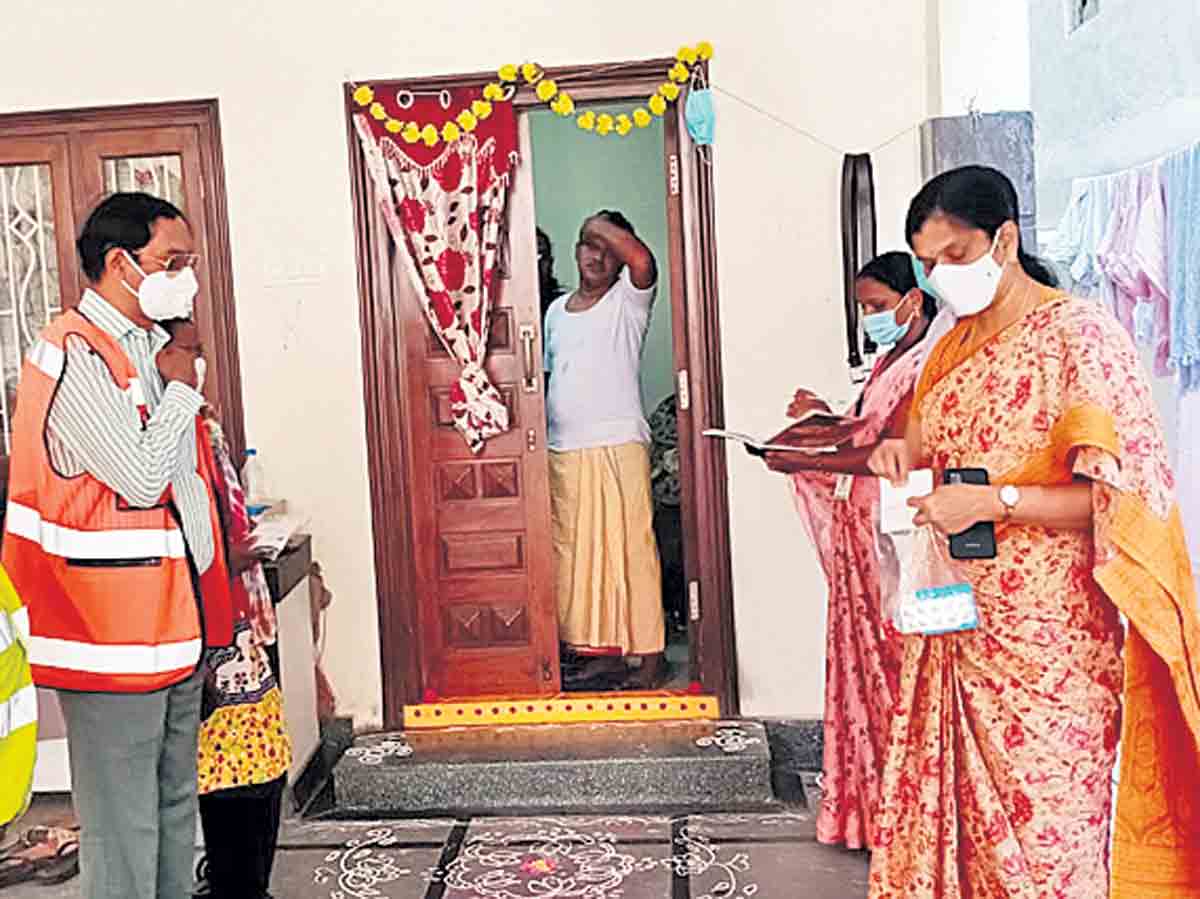 కరోనా కట్టడికి.. ఇంటింటి ‘జ్వర సర్వే’
